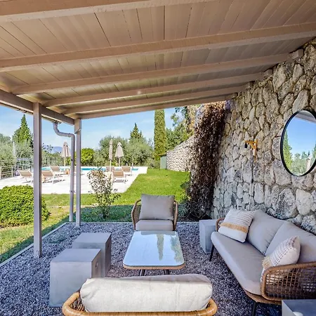 Amd House Gastouri (Corfu)